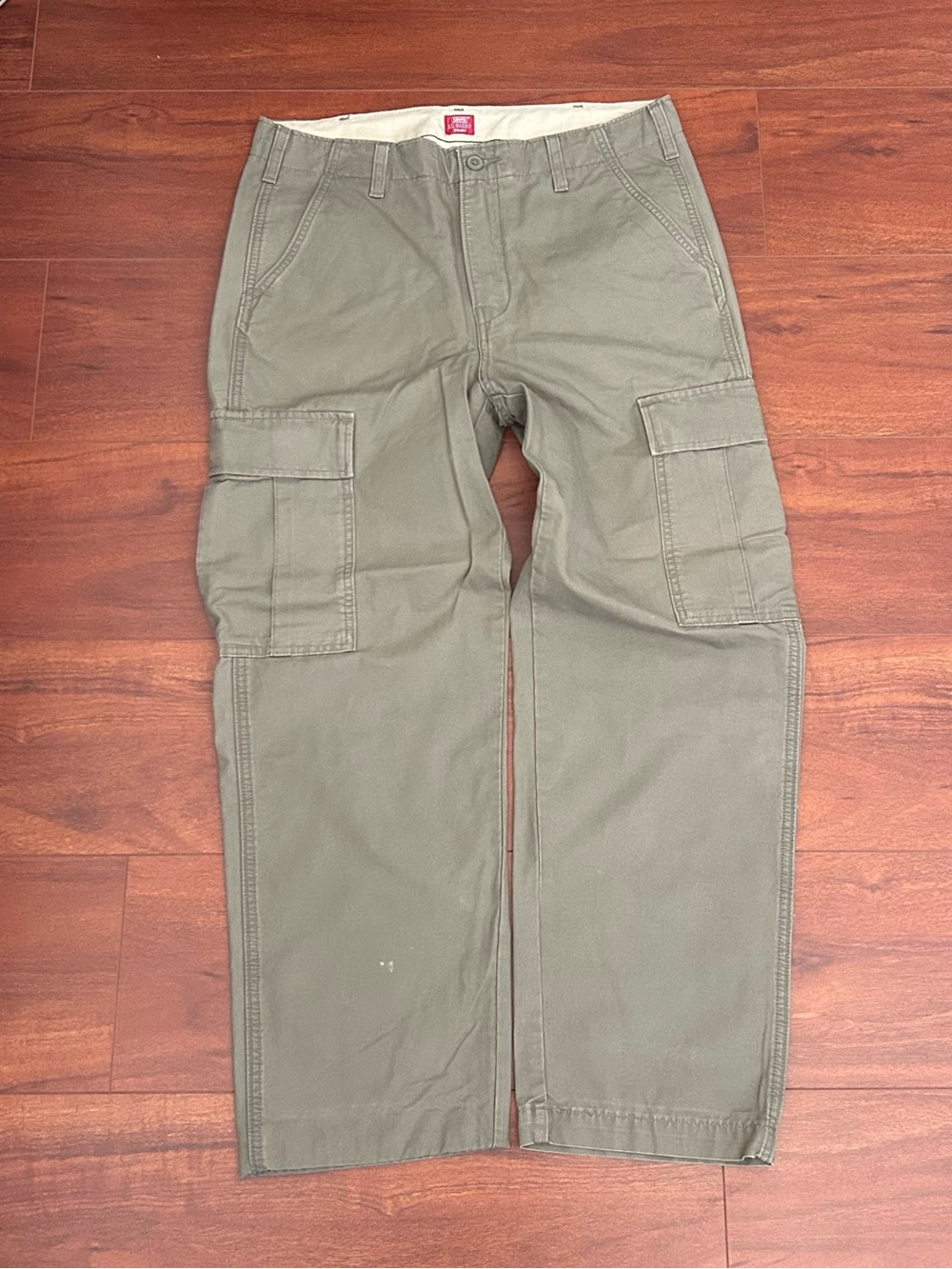 Levi's Men's Olive Green Cargo Pants - Utility Pockets